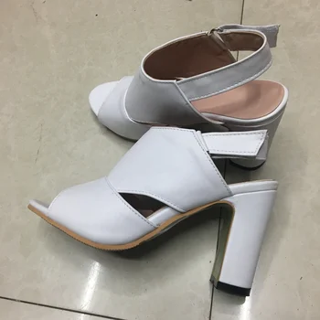 REAVE KAT 2019 Kvinde læder sandaler på høje hæle Ankel rem Sommeren tyk hæl Sko dame sort hvid lilla sandalias femenina