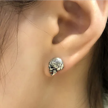 S925 sterling sølv ny trend mode kreative populære halvdelen dødningehoved øreringe gotisk punk stil øreringe 4743