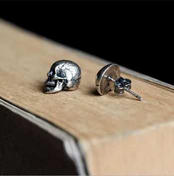 S925 sterling sølv ny trend mode kreative populære halvdelen dødningehoved øreringe gotisk punk stil øreringe